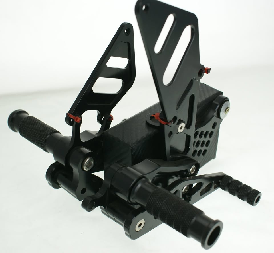 REAR SETS – SUPER BIKES