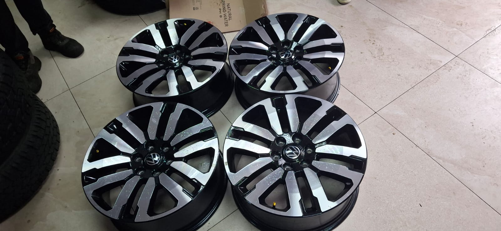 21inch VW Amarok 6holes original mags set for - Private Seller 21inch VW Amarok 6holes original mags set for - Private Seller