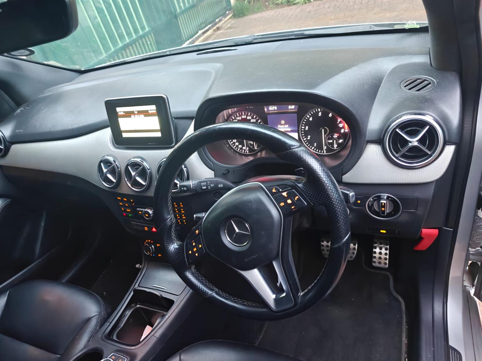 Mercedes Benz W204 coupe with black interior and CGI 271 for stripping