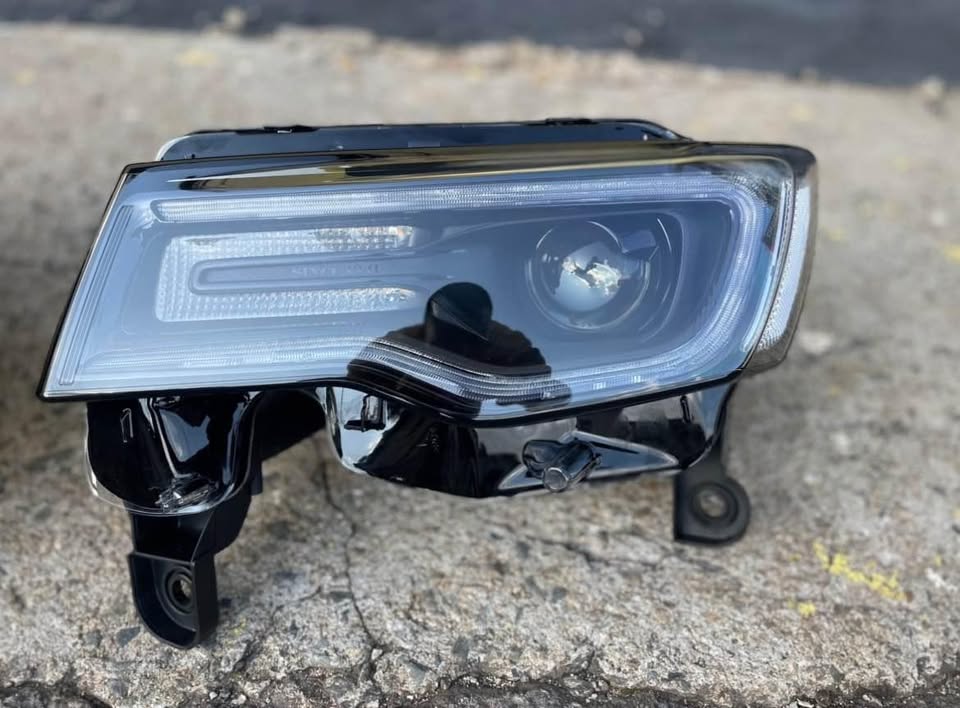 Jeep Grand Cherokee SRT headlights - Private Seller Jeep Grand Cherokee SRT headlights - Private Seller