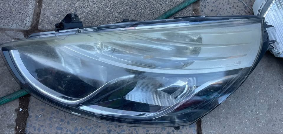 RENAULT CLIO 4 headlight - Private Seller RENAULT CLIO 4 headlight - Private Seller