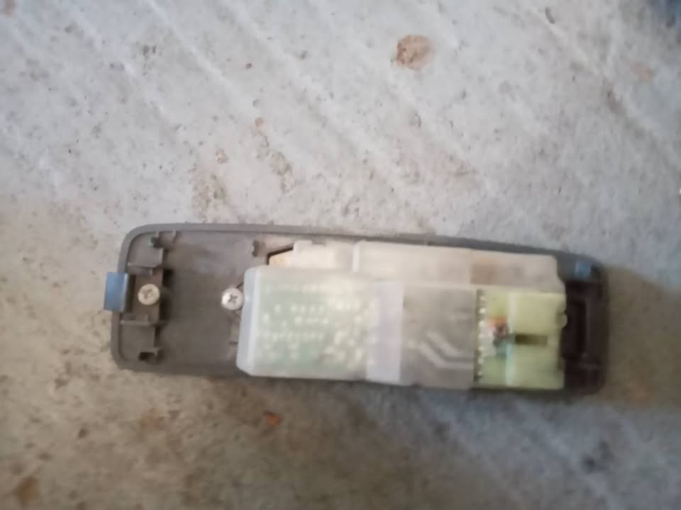 1999 TOYOTA RAV 4 MAIN WINDOW SWITVH FOR SALE - Private Seller