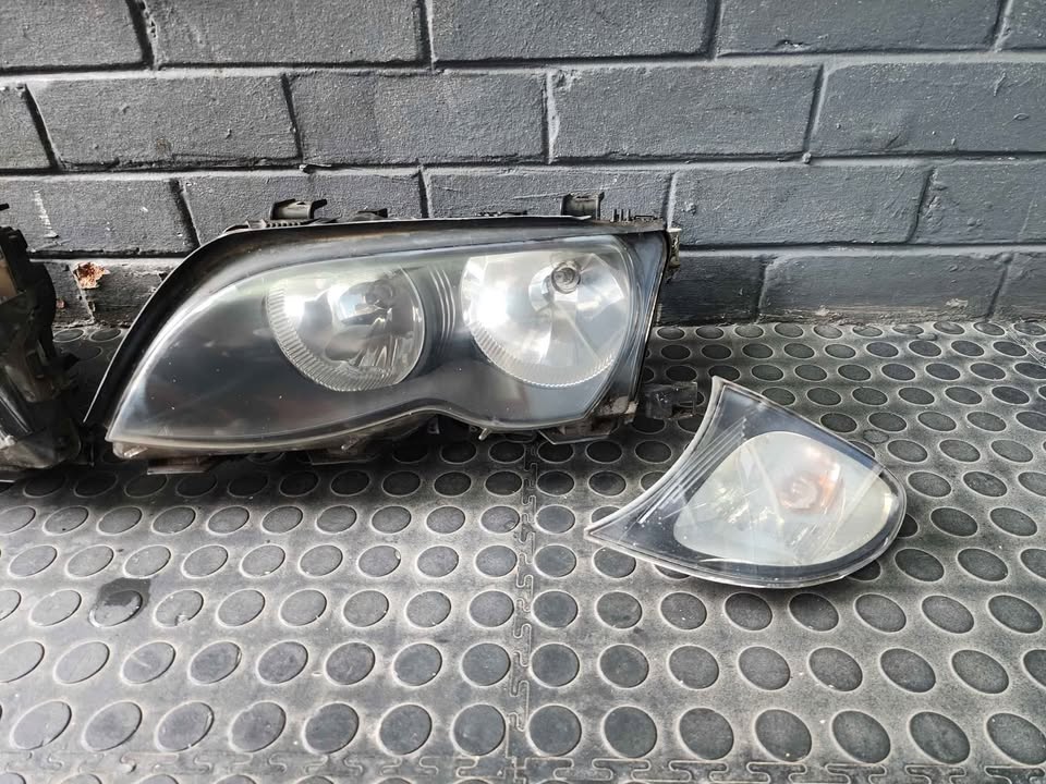 BMW E46 HEADLIGHT - ORIGINAL - Private Seller
