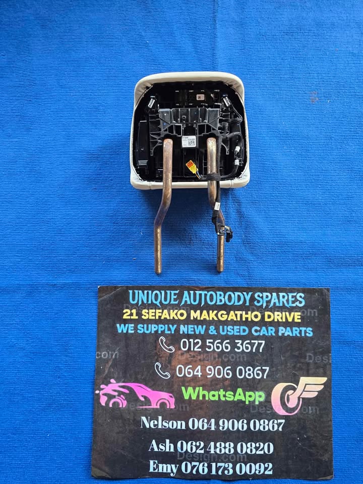BMW 7 Series G70 i7 Head Rest Set