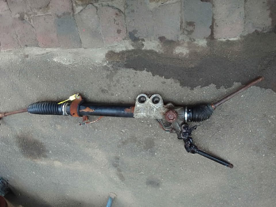 2016 Isuzu KB250 steering rack - Private Seller
