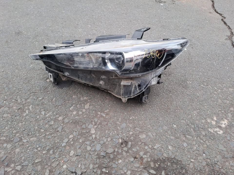 Mazda CX5 LED HEADLIGHT LEFT HAND SIDE - Private Seller Mazda CX5 LED HEADLIGHT LEFT HAND SIDE - Private Seller