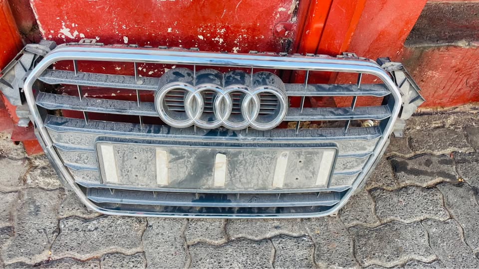 Audi A4 grill 2012 - Private Seller Audi A4 grill 2012 - Private Seller