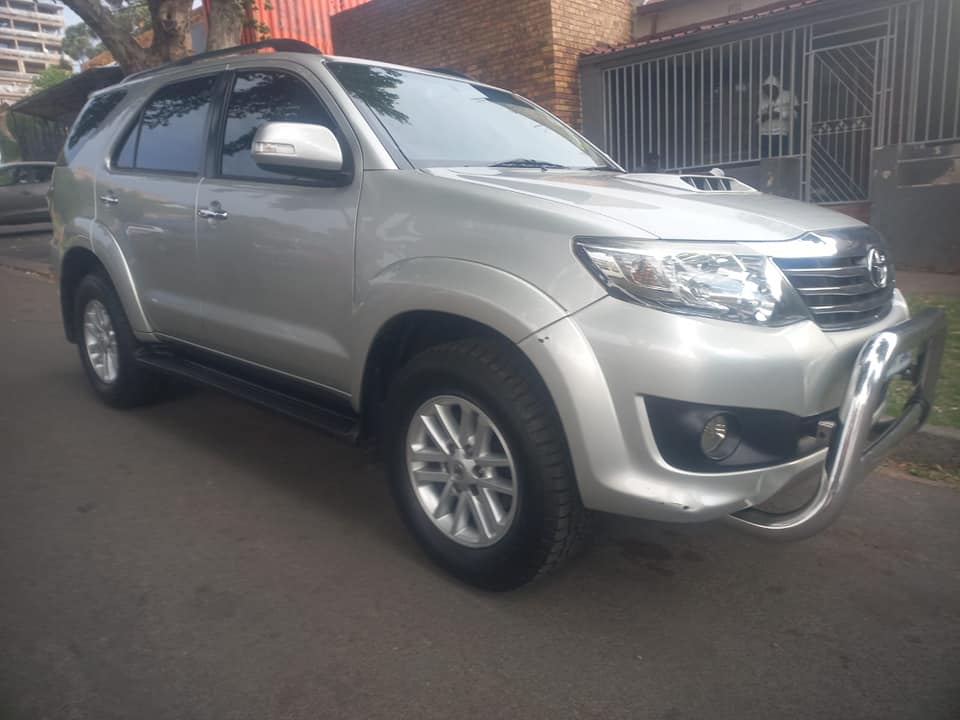 2014 TOYOTA FORTUNER 2.5 D4D DIESEL, AUTOMATIC, GOLD COLOR, MILEAGE 77000KMS, SPARE K