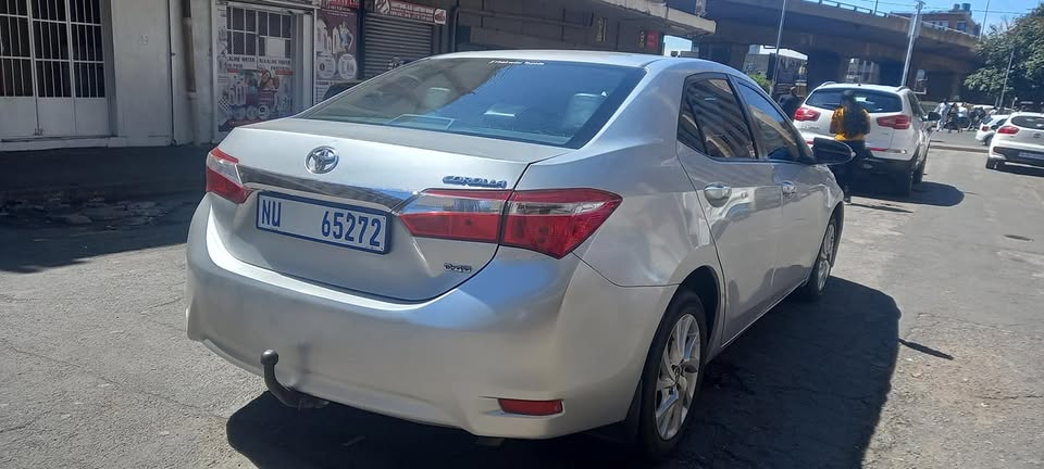 2017 TOYOTA COROLLA PRESTIGE 1.4 D4D DIESEL, MANUAL TRANSMISSION, SILVER COLOUR