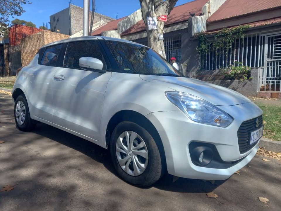 2021 SUZUKI SWIFT 1.2 PETROL, MANUAL, WHITE, 95000KMS. SERVICE BOOK