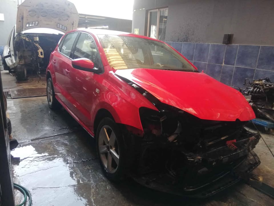 Polo vivo 1.6 breaking for spares Polo vivo 1.6 breaking for spares