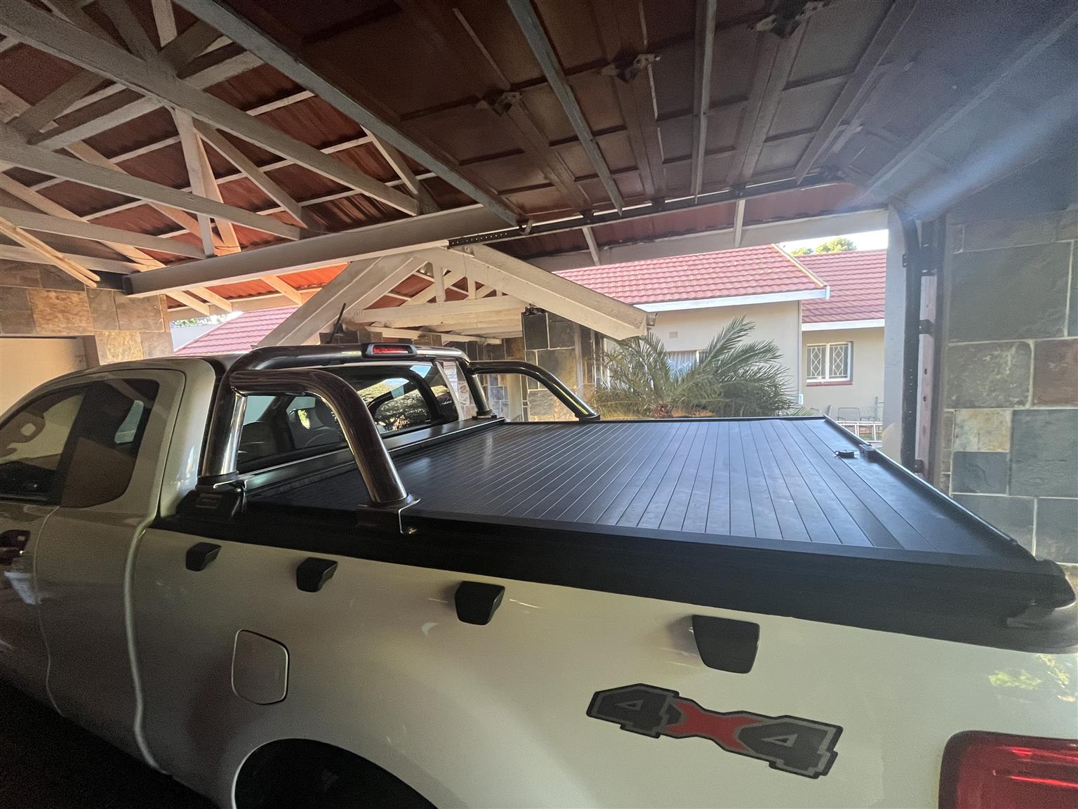 Ford ranger roll top cover + roll bar dust proof and waterproof and have a key t - Private Seller Ford ranger roll top cover + roll bar dust proof and waterproof and have a key t - Private Seller