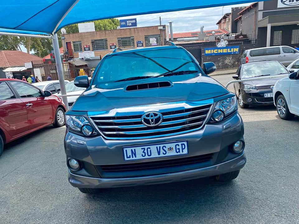 2014 TOYOTA FORTUNER 2.5 MANUAL