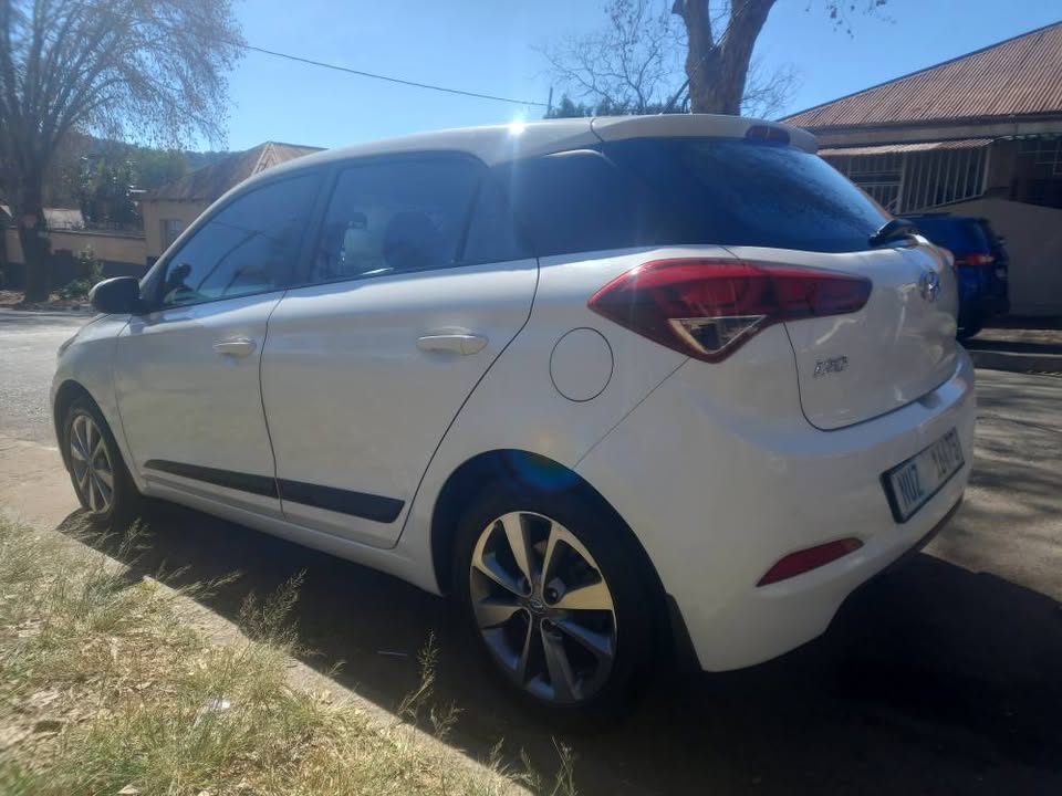 2017 Hyundai i20 Petrol, 1.4 Petrol, Manual, White 75000kms