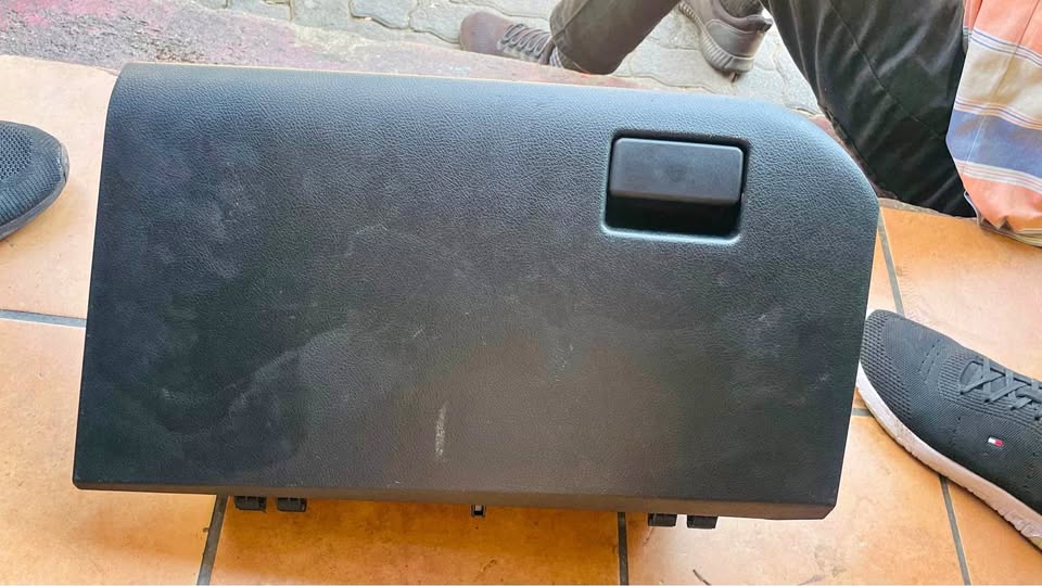 Toyota Auris II E18 Glove Compartment  /Storage Compartment RH - Private Seller