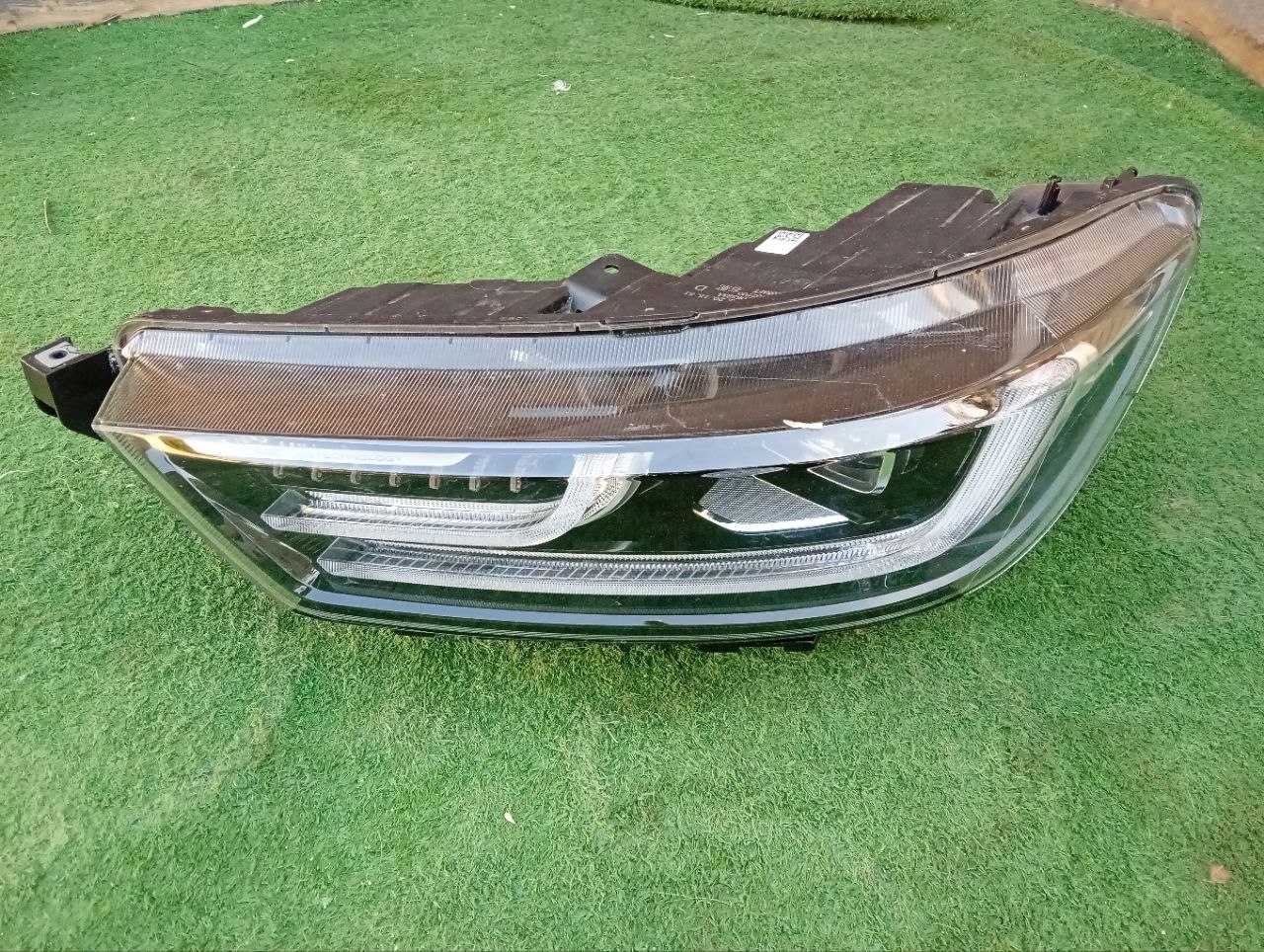 2025 Chery tiggro 8 Xenon Front light Left Left - Private Seller 2025 Chery tiggro 8 Xenon Front light Left Left - Private Seller