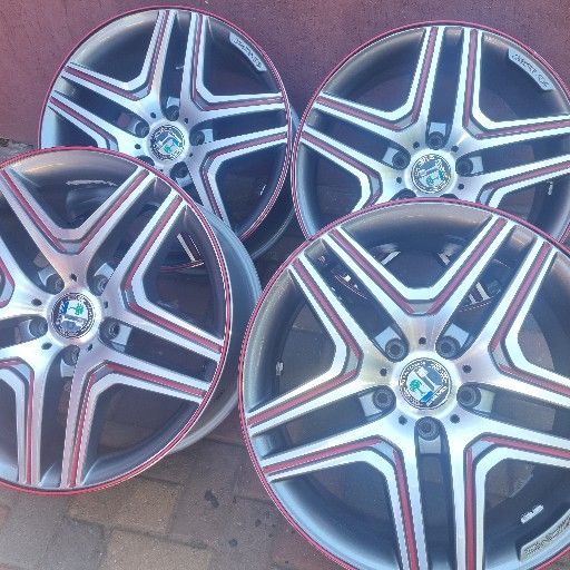 MERCEDES G63 OEM 20INCH MAGS - Private Seller MERCEDES G63 OEM 20INCH MAGS - Private Seller