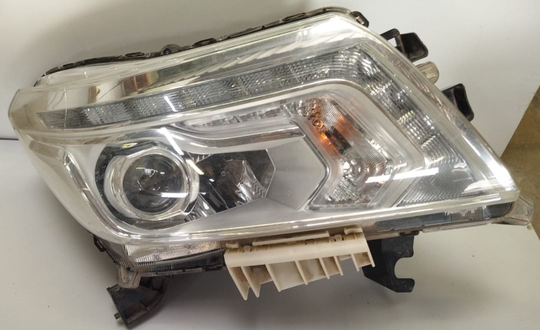 Nissan NAvara HEadlight Smoke OEM - Private Seller