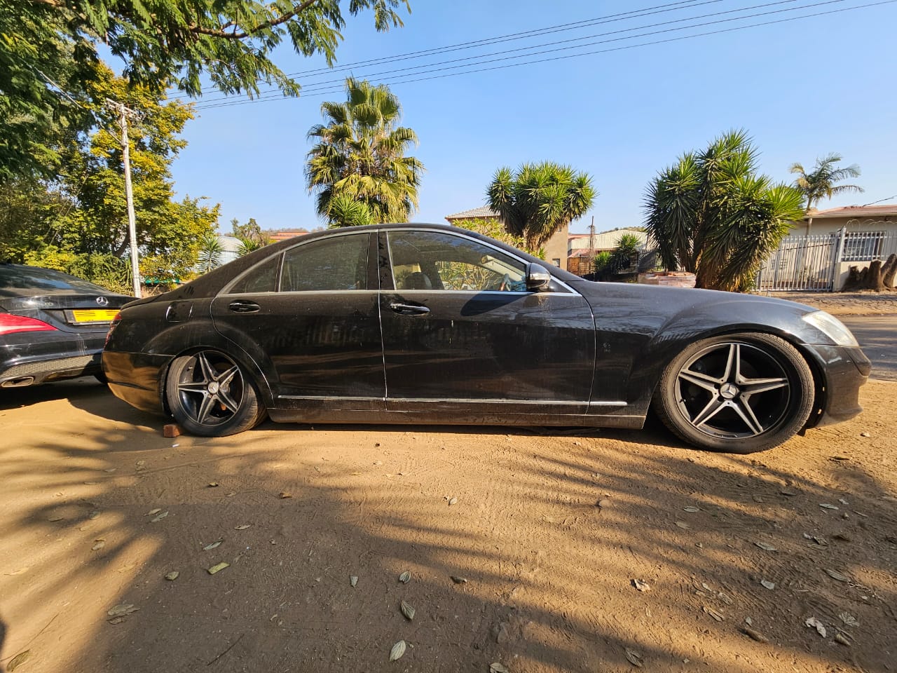 Mercedes Benz S500 W221 preface stripping used parts and spares for sale.