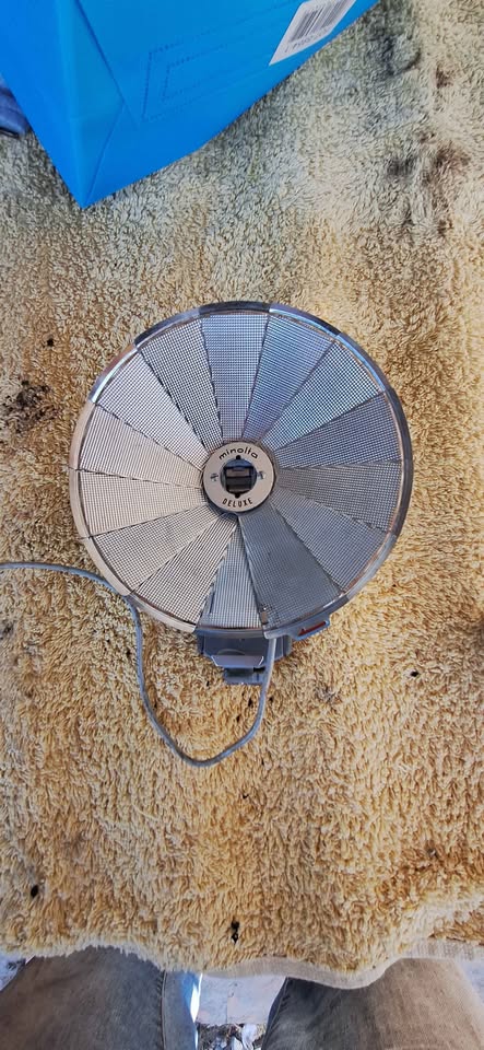 Vintage Minolta Auto Meter II light meter, likely dating back to the 1960s or 1970s.