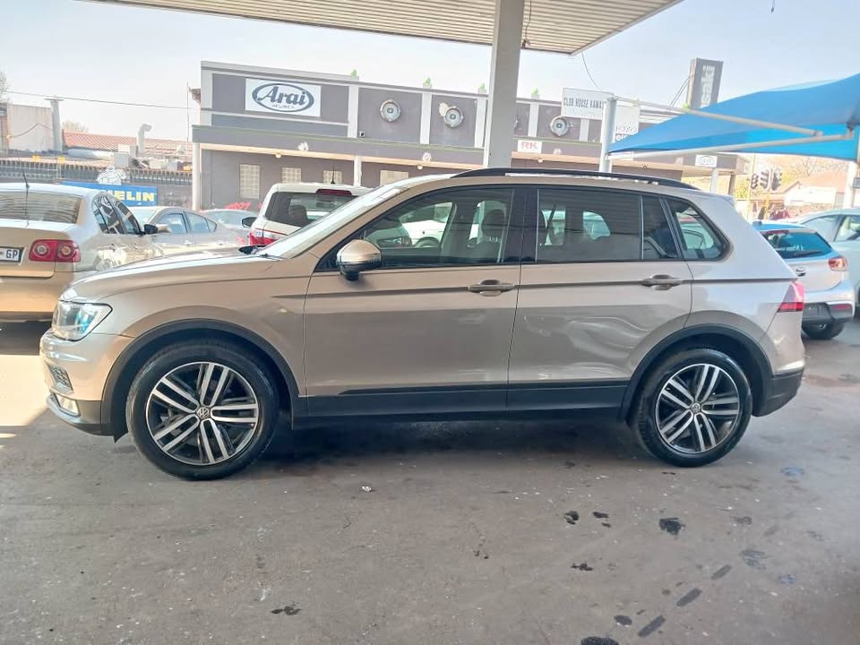 2017 VW TIGUAN 1.4 TSI  Transmission: Manual  Mileage:   Fueltype: Petrol  Color: Gold