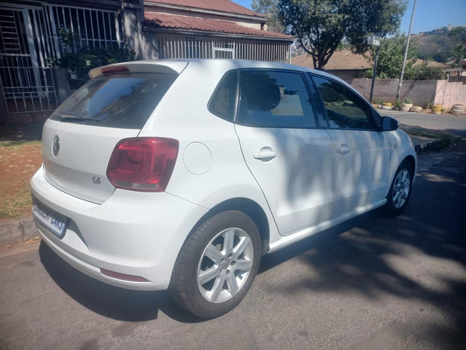 2011 VW POLO 6 HATCHBACK 1.4 PETROL, MANUAL, WHITE COLOR, MILEAGE 82000KMS