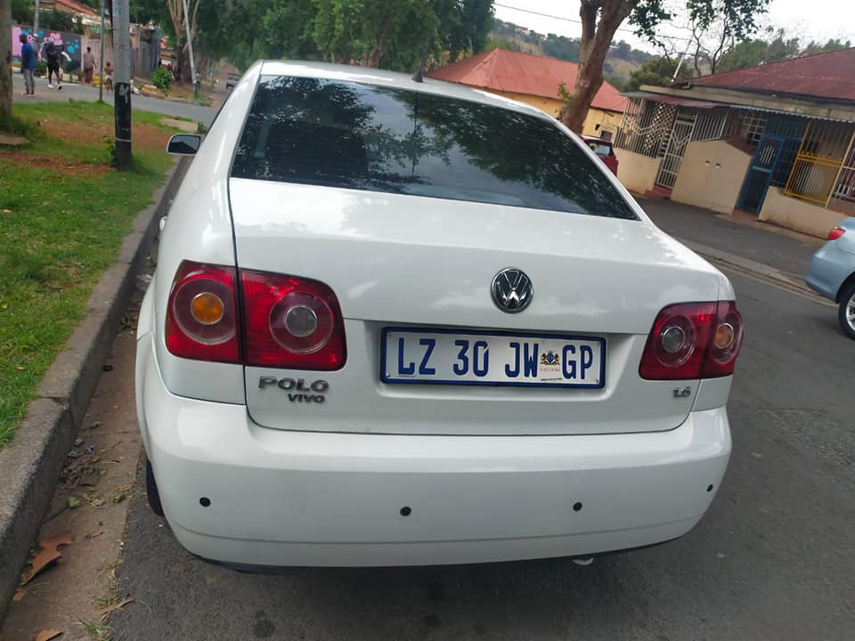 Volkswagen polo Vivo 2012 sedan 1.6 white for sale