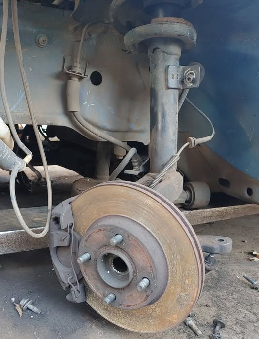 FORD FIGO LEFT FRONT HUB FOR SALE. - Private Seller FORD FIGO LEFT FRONT HUB FOR SALE. - Private Seller