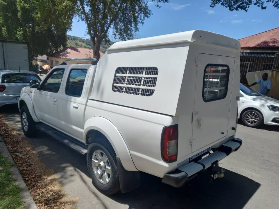 2019 NP300 DOUBLE CAB BAKKIE 2.4 DIESEL, MANUAL, WHITE COLOR