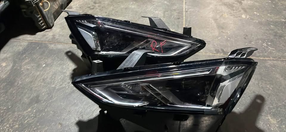 Isuzu MU-X headlights - Private Seller Isuzu MU-X headlights - Private Seller