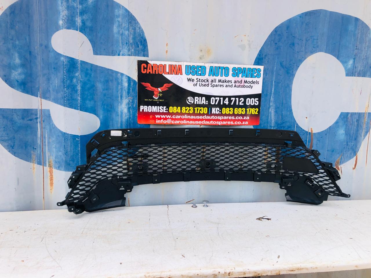 Range Rover Evoque front bumper grill (2018-2024) - Private Seller Range Rover Evoque front bumper grill (2018-2024) - Private Seller