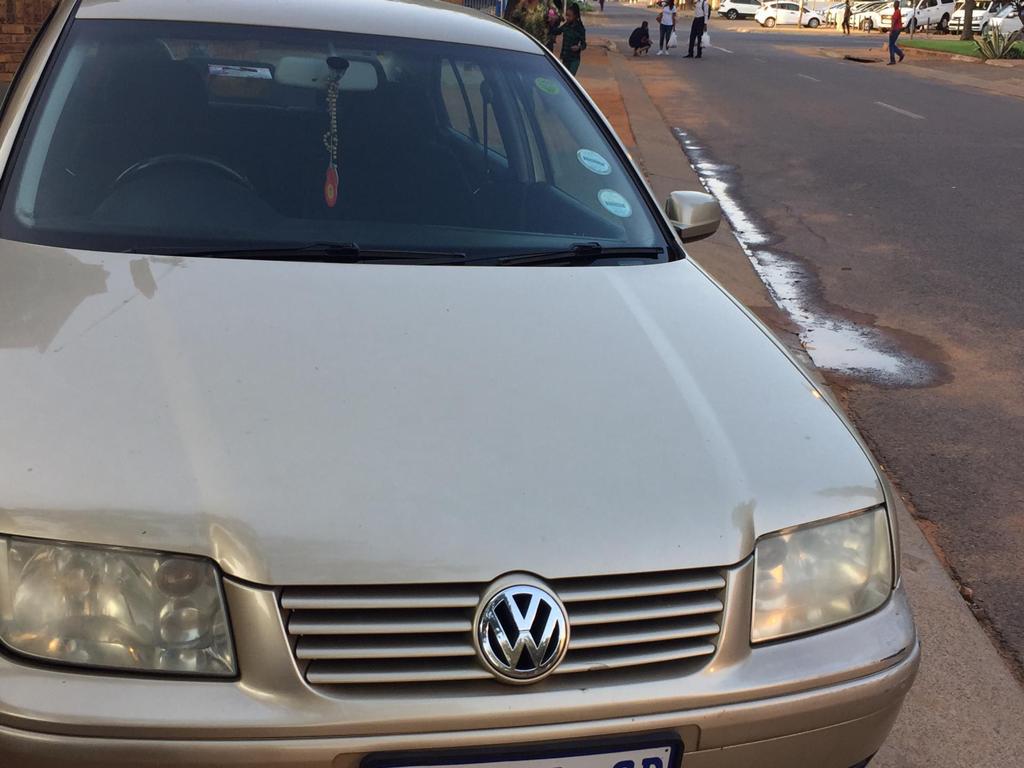 VW JETA 1.6 AUTOMATIC FOR SALE BY OWNER,