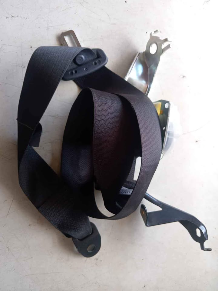 Toyota rav 4 2020 right rear seat belt Toyota rav 4 2020 right rear seat belt