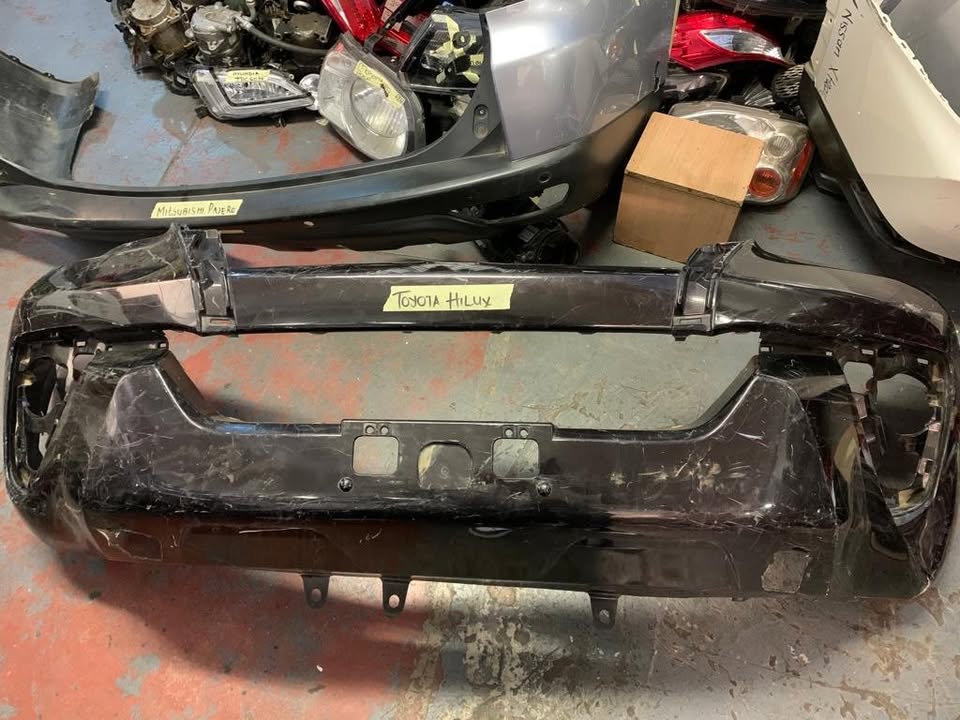 BLACK TOYOTA HILUX FRONT BUMPER - Private Seller BLACK TOYOTA HILUX FRONT BUMPER - Private Seller