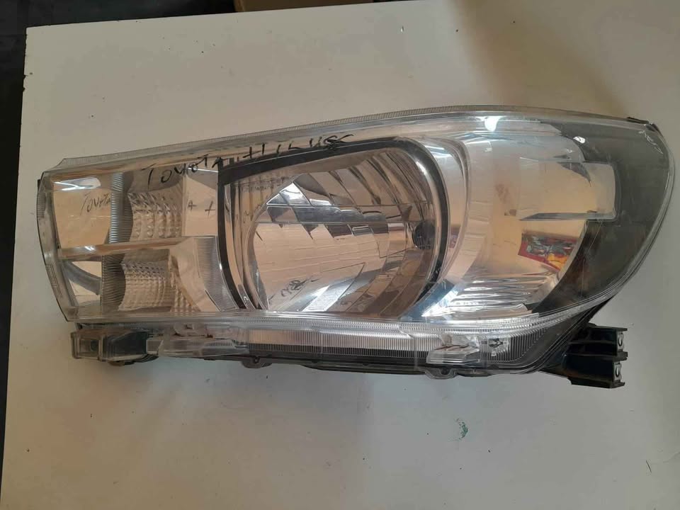 Toyota Hilux 2017 left headlight for sale - Private Seller Toyota Hilux 2017 left headlight for sale - Private Seller