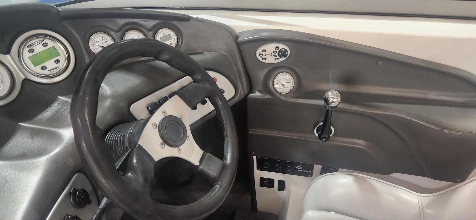 MOOMBA  MOBIUS XLV 5.7 L INDMAR V DRIVE