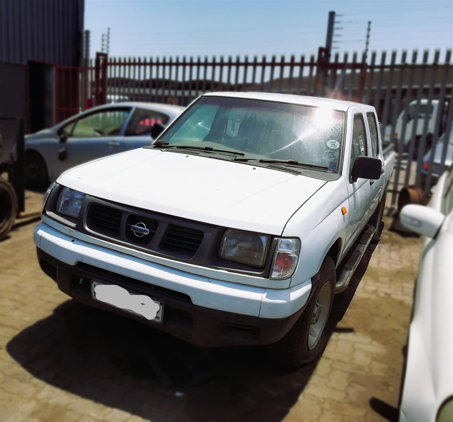 2000 Nissan Hardbody 3.0L V6 - Stripping for Spares