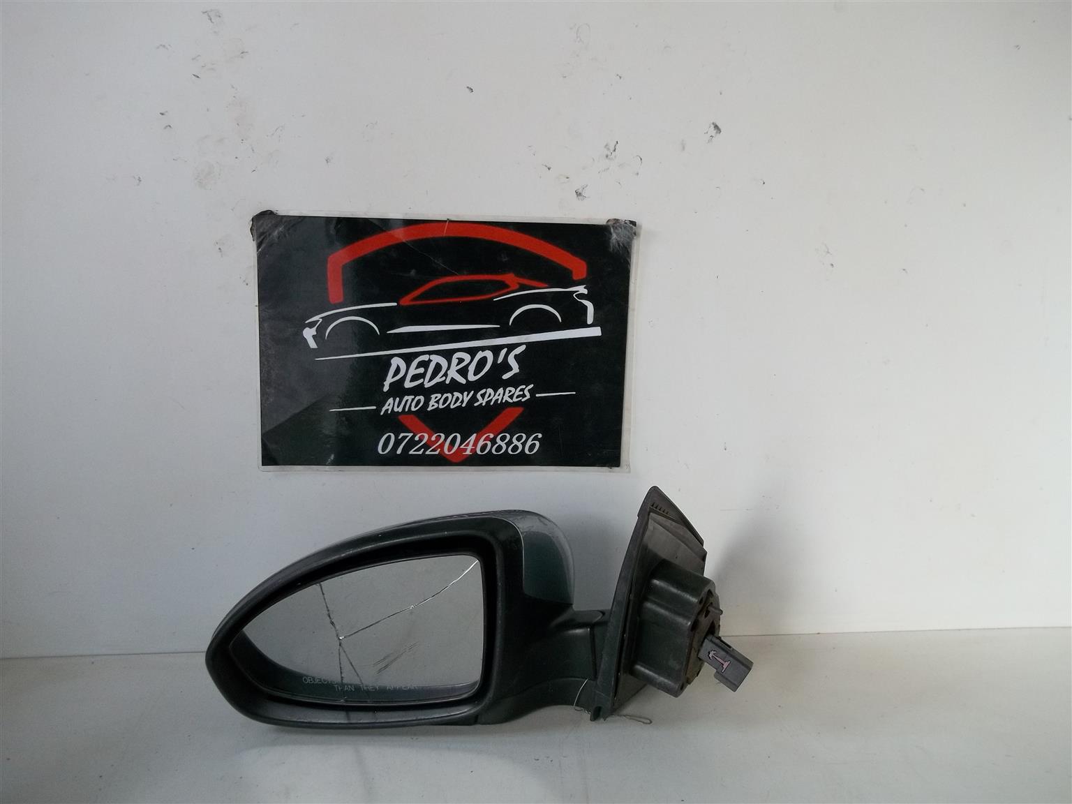 Chevrolet Cruze left mirror (Electric) - Private Seller Chevrolet Cruze left mirror (Electric) - Private Seller