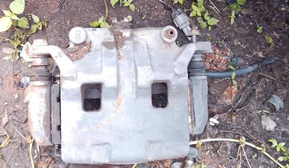 Nissan Pathfinder right front brake caliper - Private Seller Nissan Pathfinder right front brake caliper - Private Seller