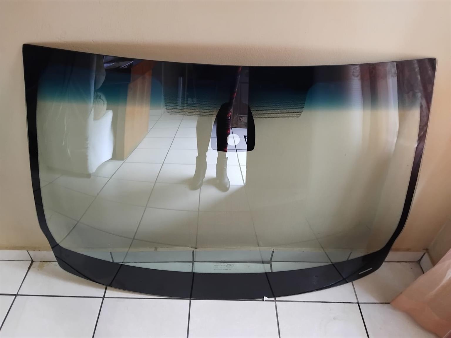 2009 Renault Megane Front  Windscreen CC Soft top - Private Seller