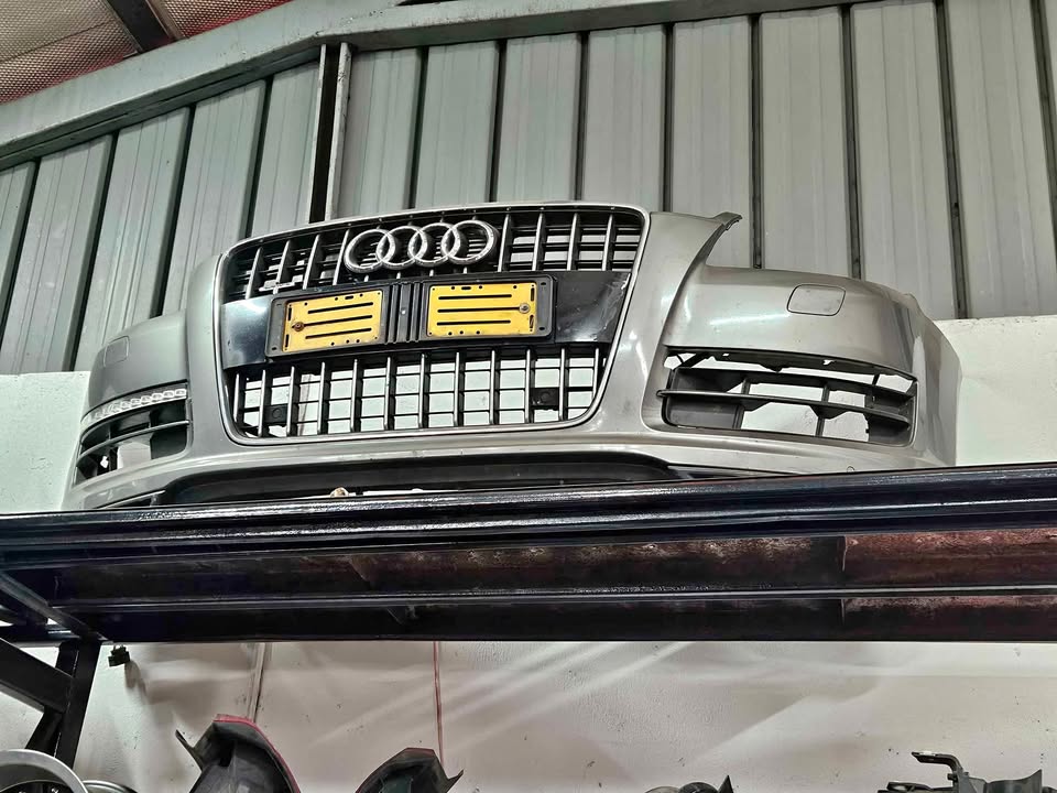 Audi Q7 front bumper for sale! - Private Seller