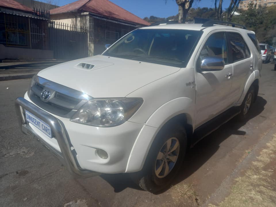 2009 TOYOTA FORTUNER 3.0 D4D DIESEL, MANUAL 4X4, WHITE COLOR, MILEAGE 90000KM