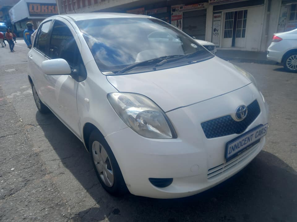 2005 TOYOTA Yaris T3 PETROL, MANUAL TRANSMISSION, WHITE COLOUR