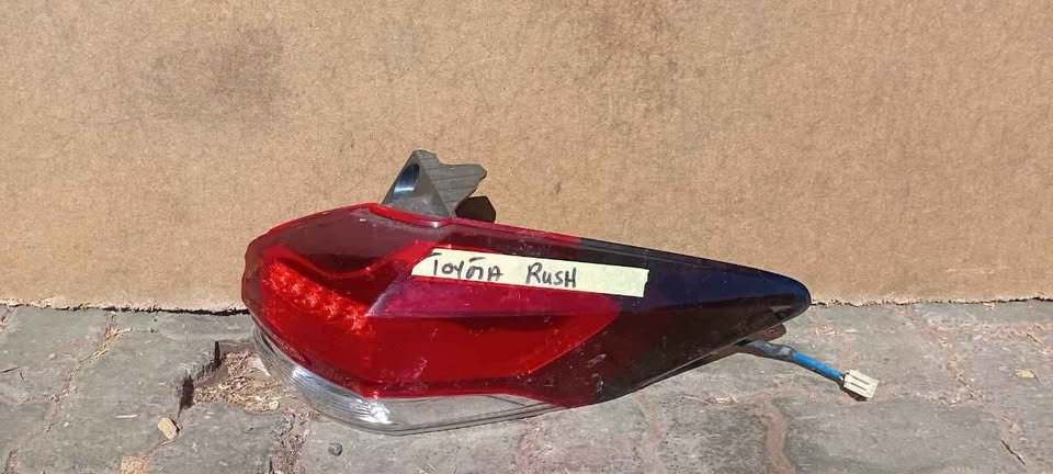 TOYOTA RUSH TAILLIGHT (RIGHT SIDE) VERY CLEAN - Private Seller TOYOTA RUSH TAILLIGHT (RIGHT SIDE) VERY CLEAN - Private Seller