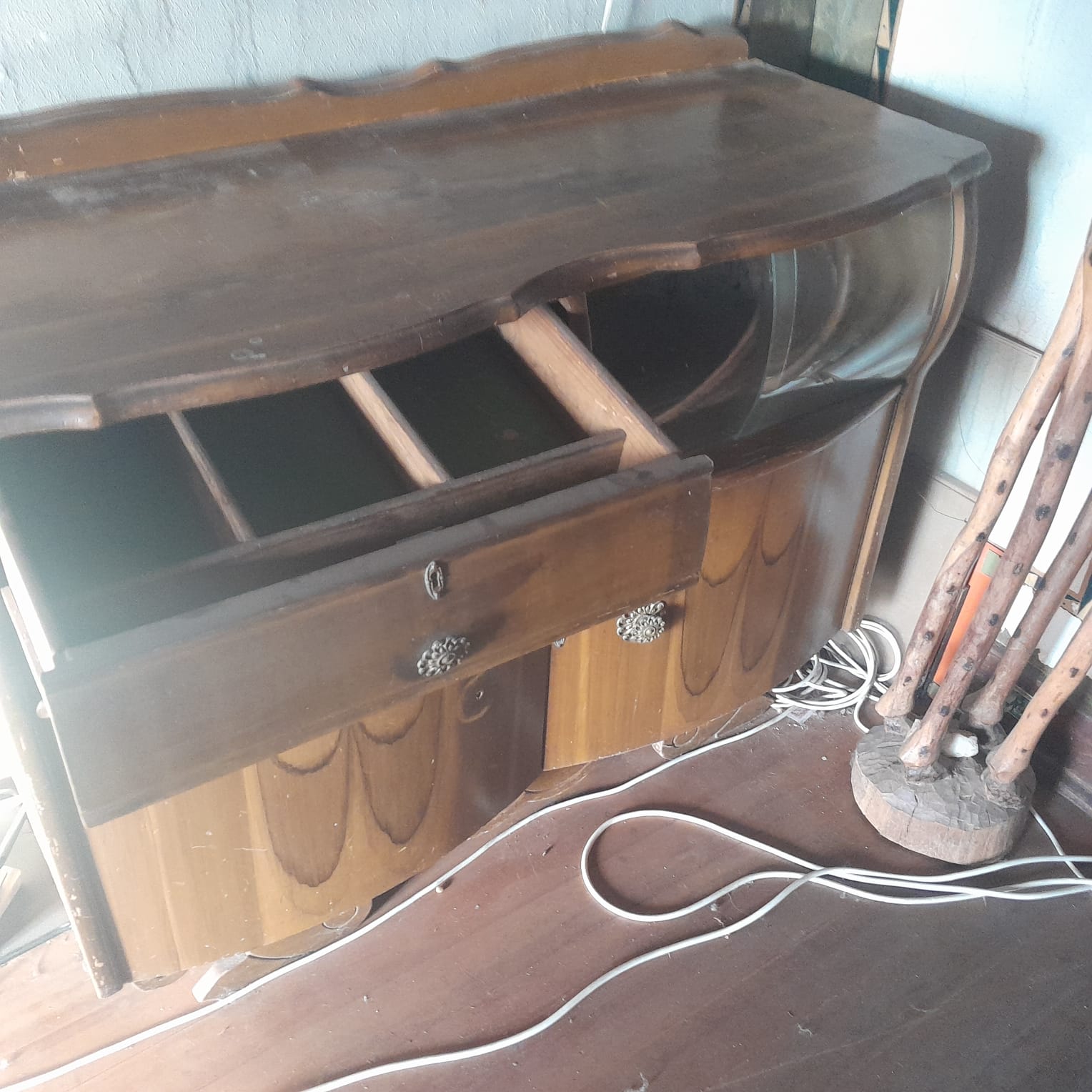 Various vintage antique, vintage, and art deco pieces.