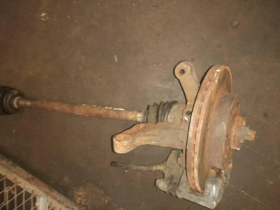 RENAULT TRIBER LEFT HUB & DRIVE SHAFT - Private Seller RENAULT TRIBER LEFT HUB & DRIVE SHAFT - Private Seller