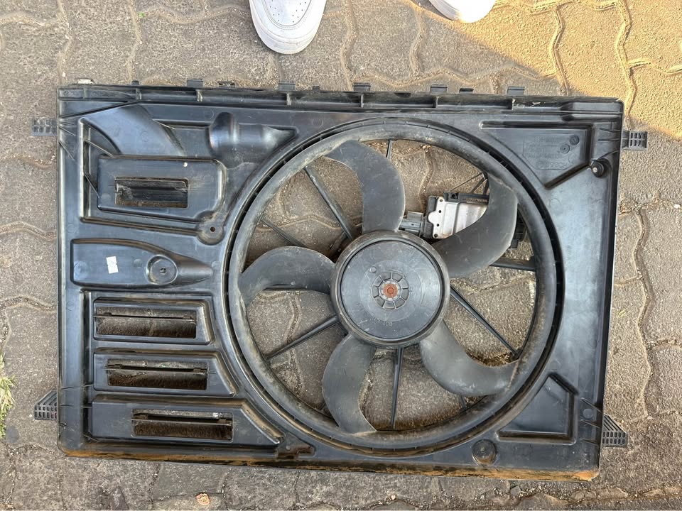 2012-2019 Volvo v40 radiator fan - Private Seller 2012-2019 Volvo v40 radiator fan - Private Seller