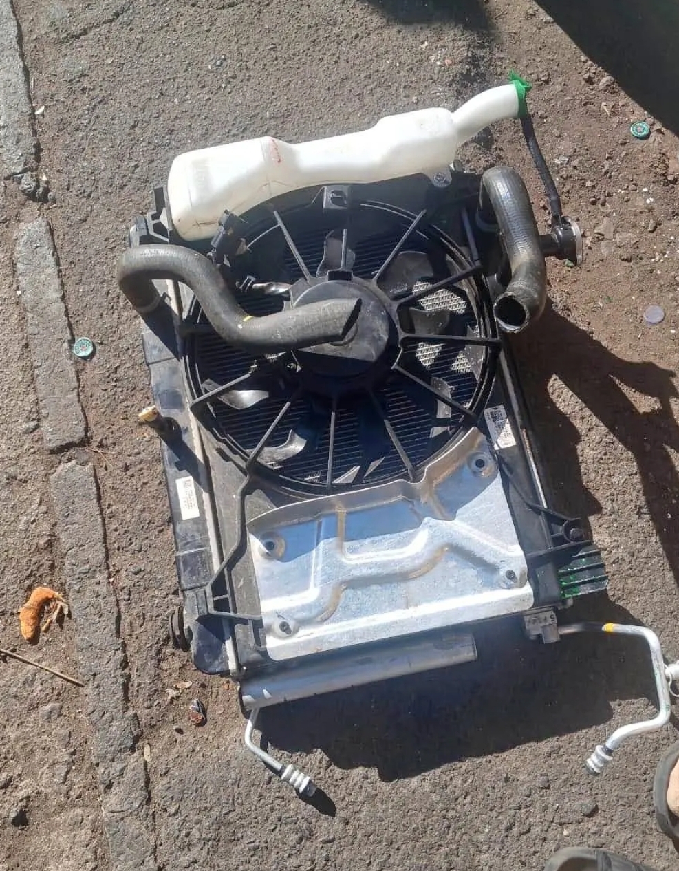 Suzuki Ertiga complete radiator set - Private Seller Suzuki Ertiga complete radiator set - Private Seller