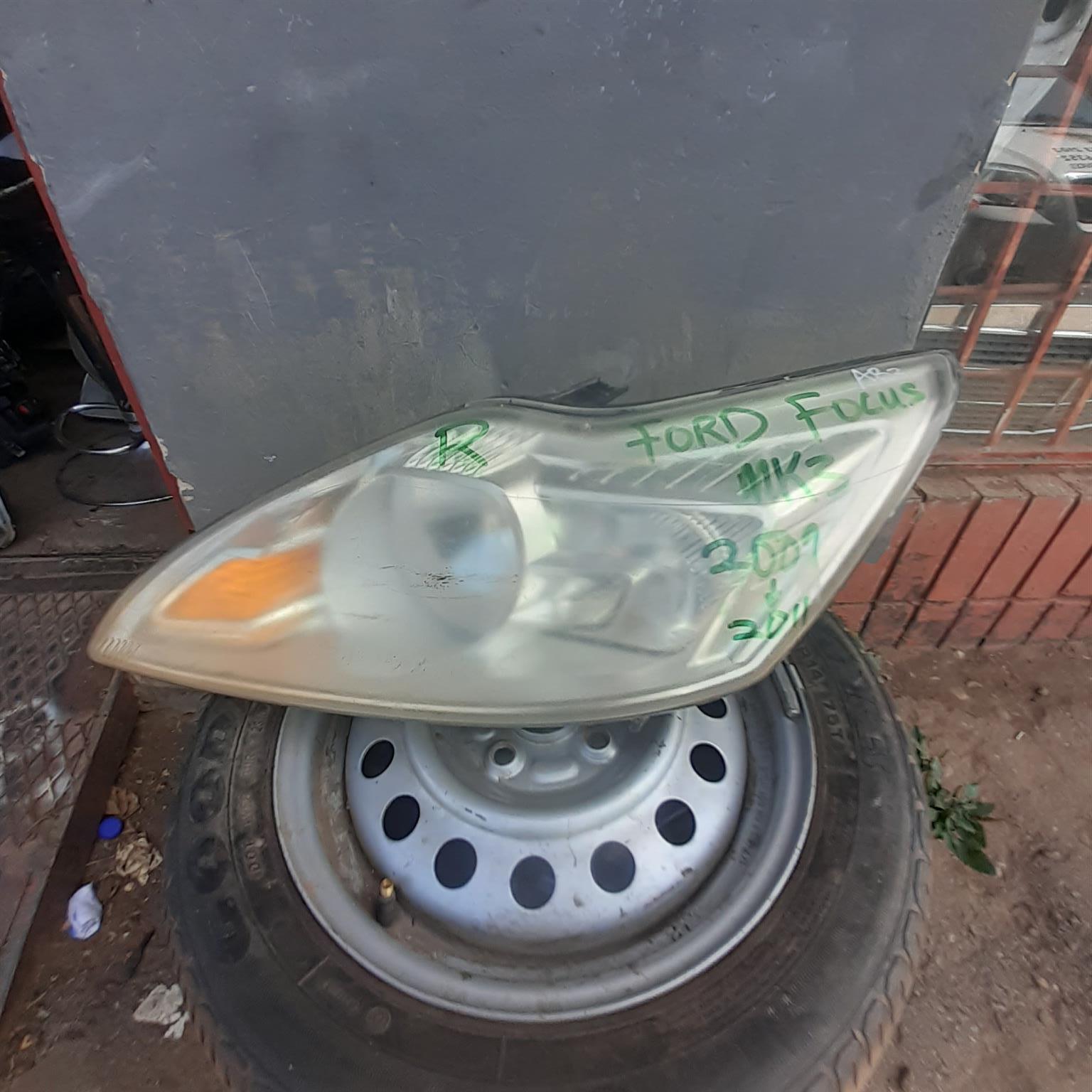 FORD FOCUS 2007-2011 RIGHT HEADLIGHT FOR SALE DELIVERY AVAILABLE COUNTRY WIDE - Private Seller FORD FOCUS 2007-2011 RIGHT HEADLIGHT FOR SALE DELIVERY AVAILABLE COUNTRY WIDE - Private Seller