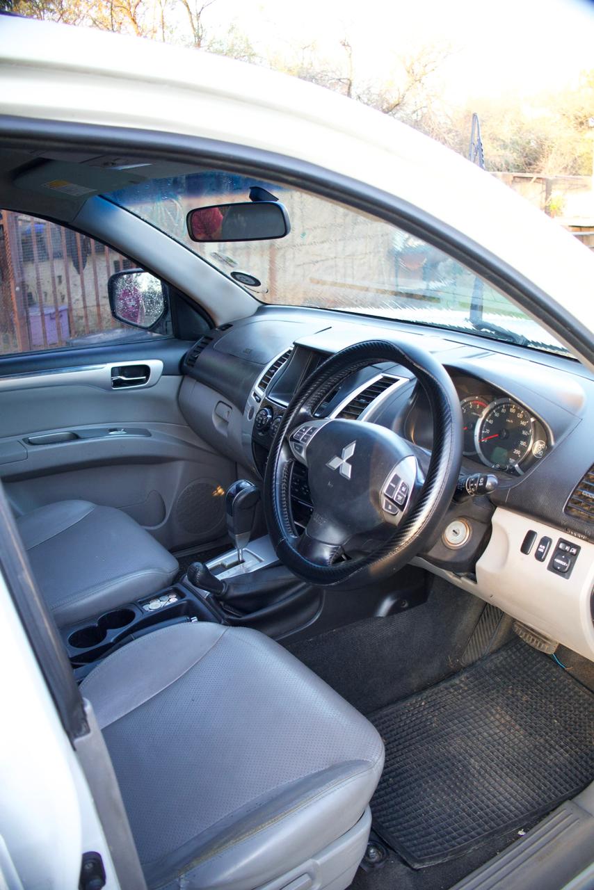 2009 Mitsubishi Pajero 2.4 Sport Auto ( Mitsubishi) | Junk Mail Marketplace